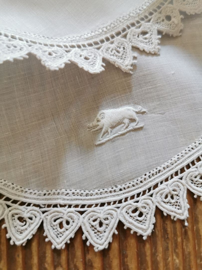 アンティーク 猪いのししアペンツェル刺繍 精緻なニードルワーク♤ ドイリー