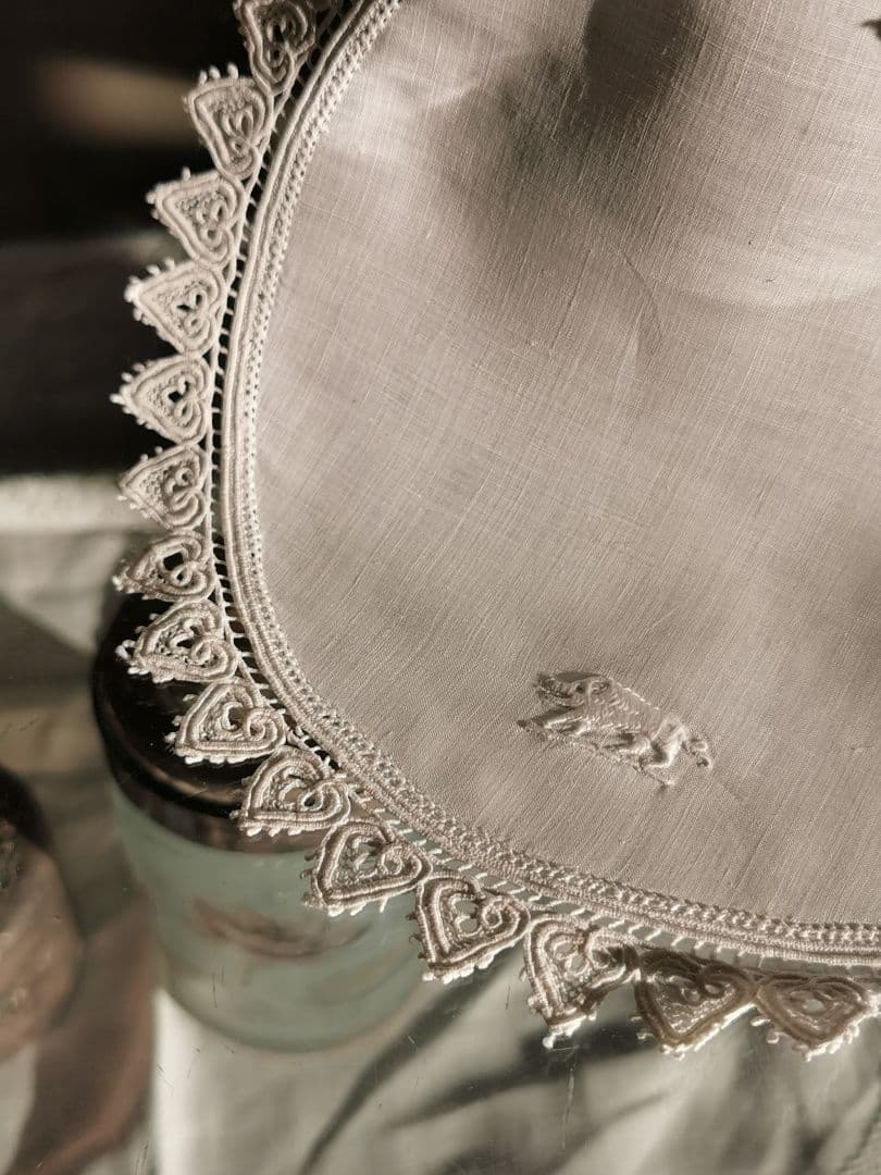 アンティーク 猪いのししアペンツェル刺繍 精緻なニードルワーク♤ ドイリー