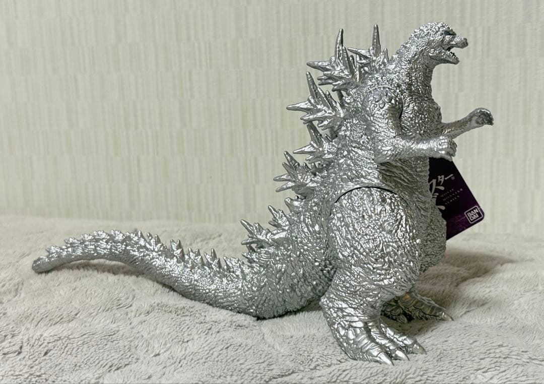 ゴジラ・ストア限定　ムービーモンスターシリーズ ゴジラ（2023）シルバーver