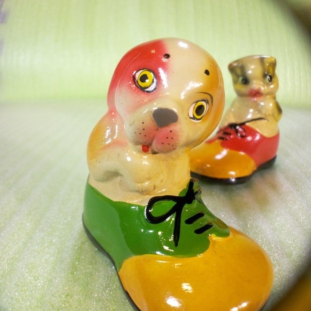 猫と犬の靴型置物　靴に入った猫と犬の鉛筆削り　フィギュア　アンティーク　レトロ