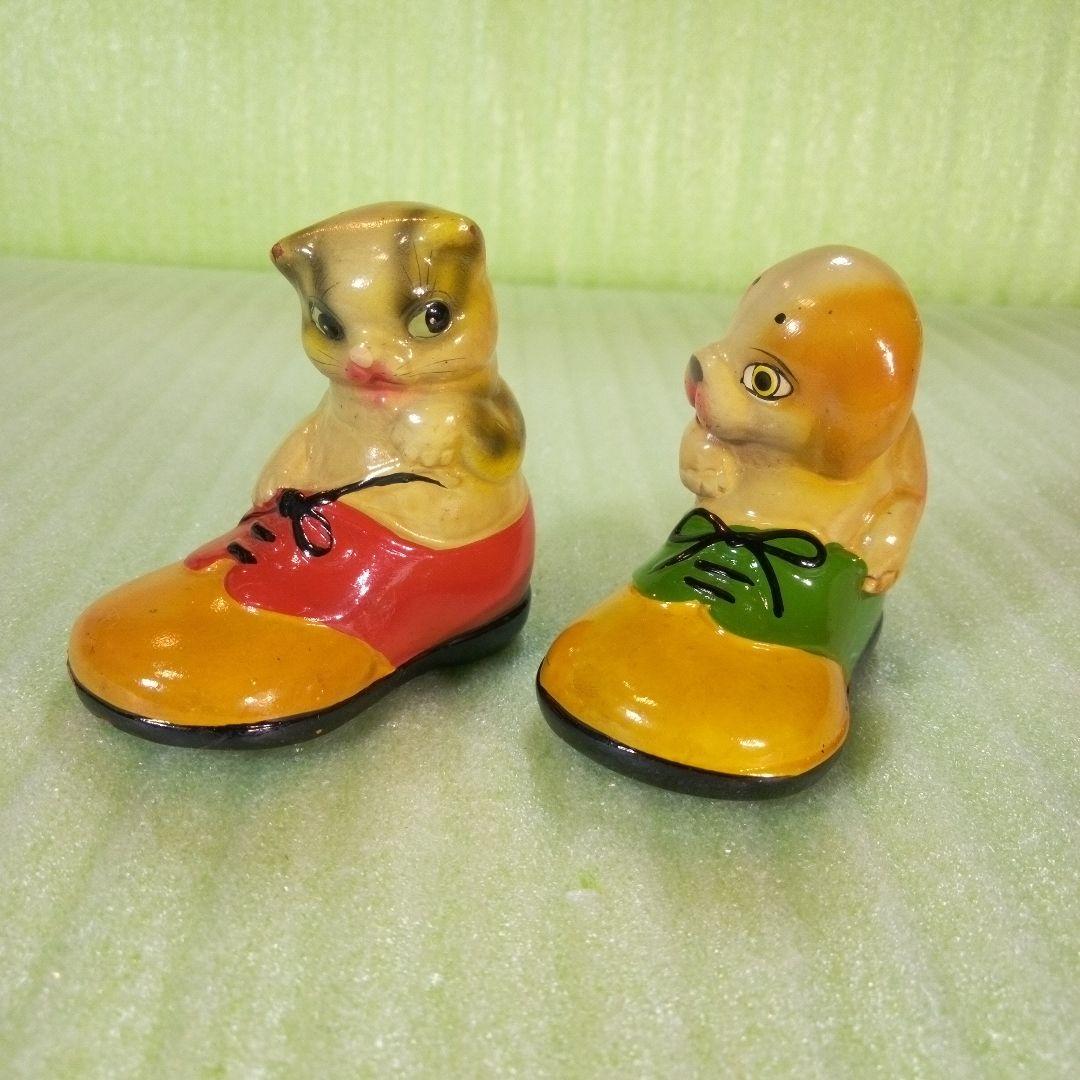 猫と犬の靴型置物　靴に入った猫と犬の鉛筆削り　フィギュア　アンティーク　レトロ