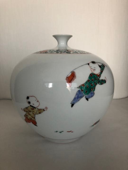 有田焼白磁の壺 奥川俊右衛門作 色絵 唐子