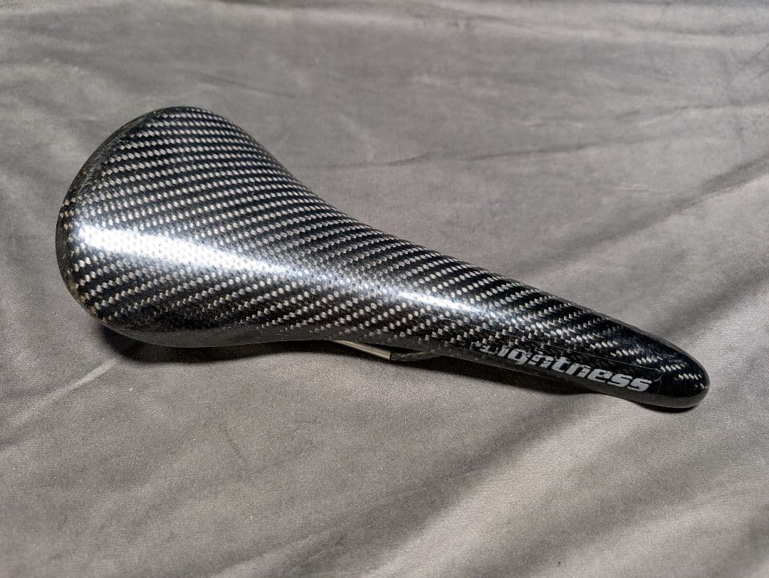 AX Lightness sprint カーボンサドル