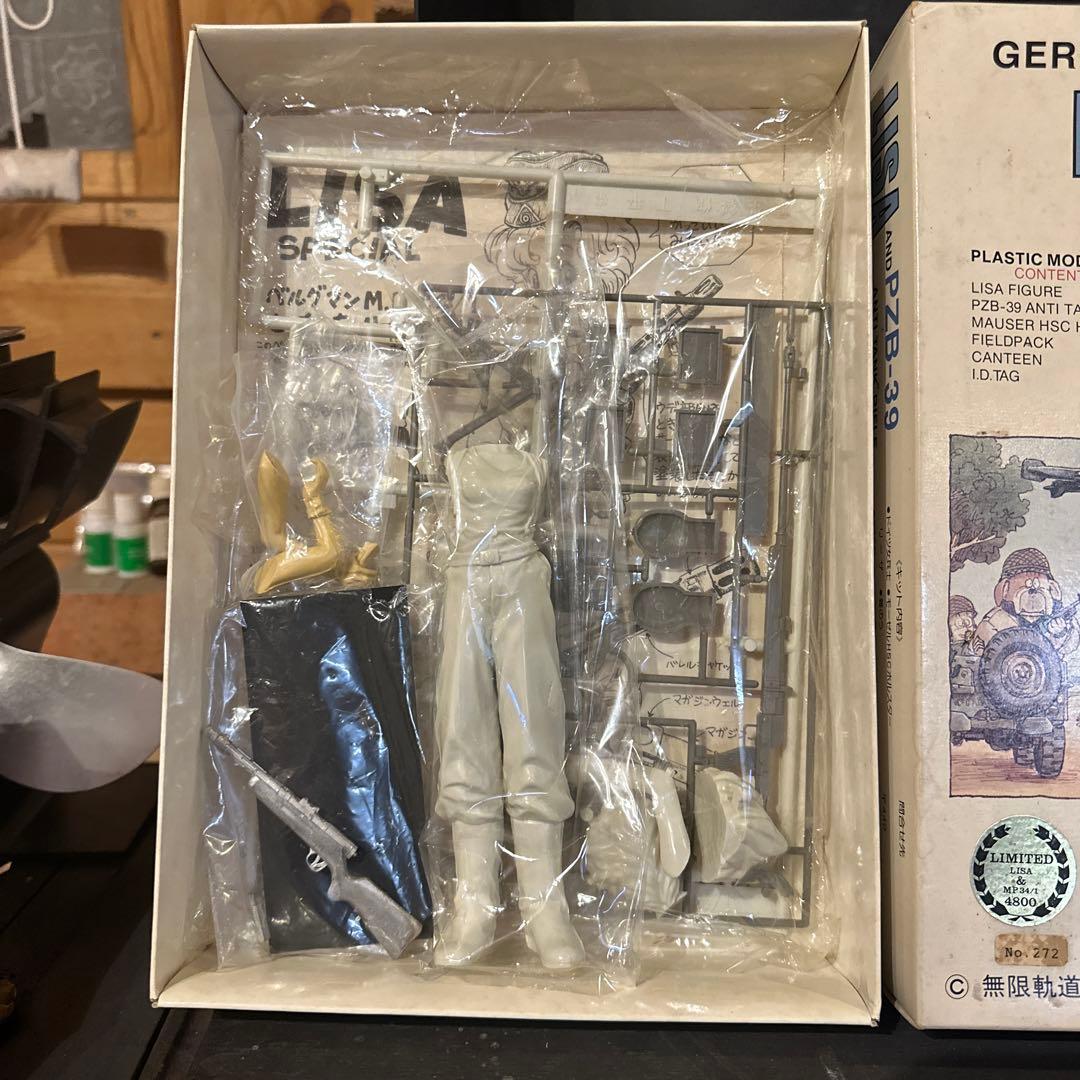 鳥山明サイン入りLISA AND PZB-39 プラモデル