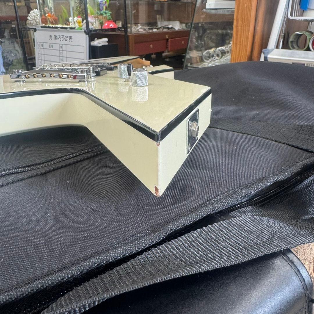 B.C.Rich WARLOCK ワーロック　エレキギター　白