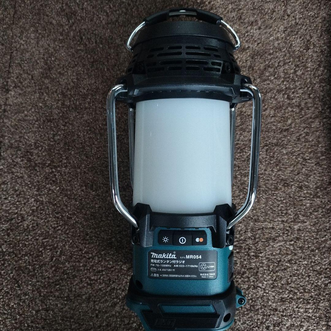 【中古品】makitaマキタ 充電式ランタン付ラジオ MR054　バッテリー別