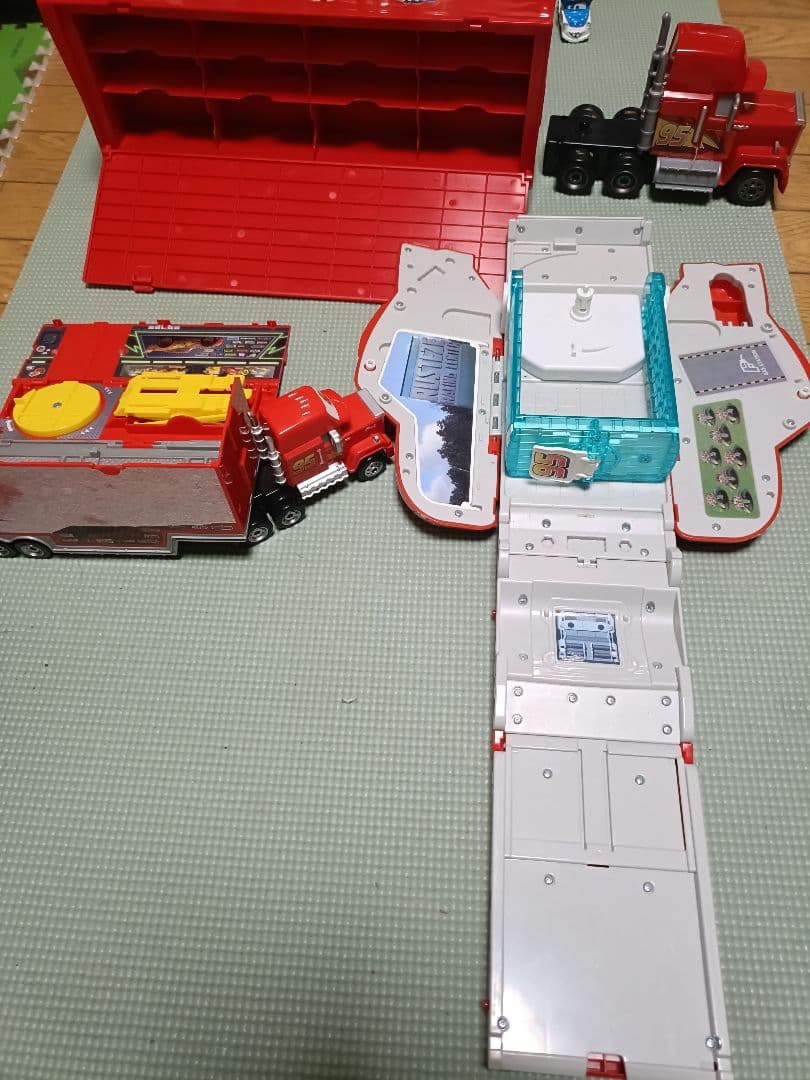 カーズトミカ　トレーラー、トミカセット