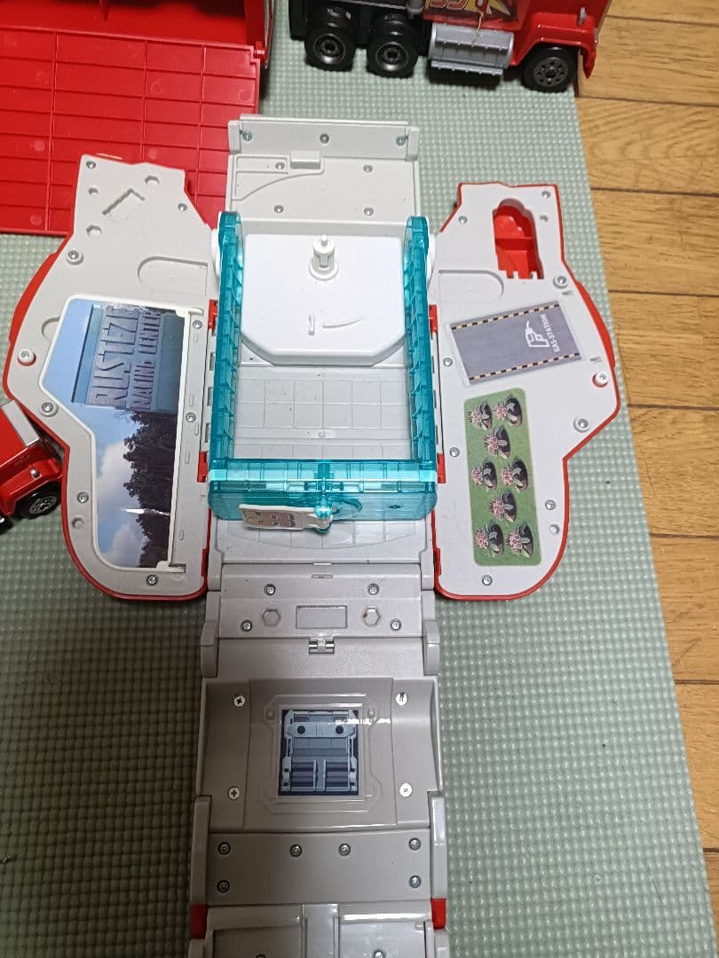 カーズトミカ　トレーラー、トミカセット