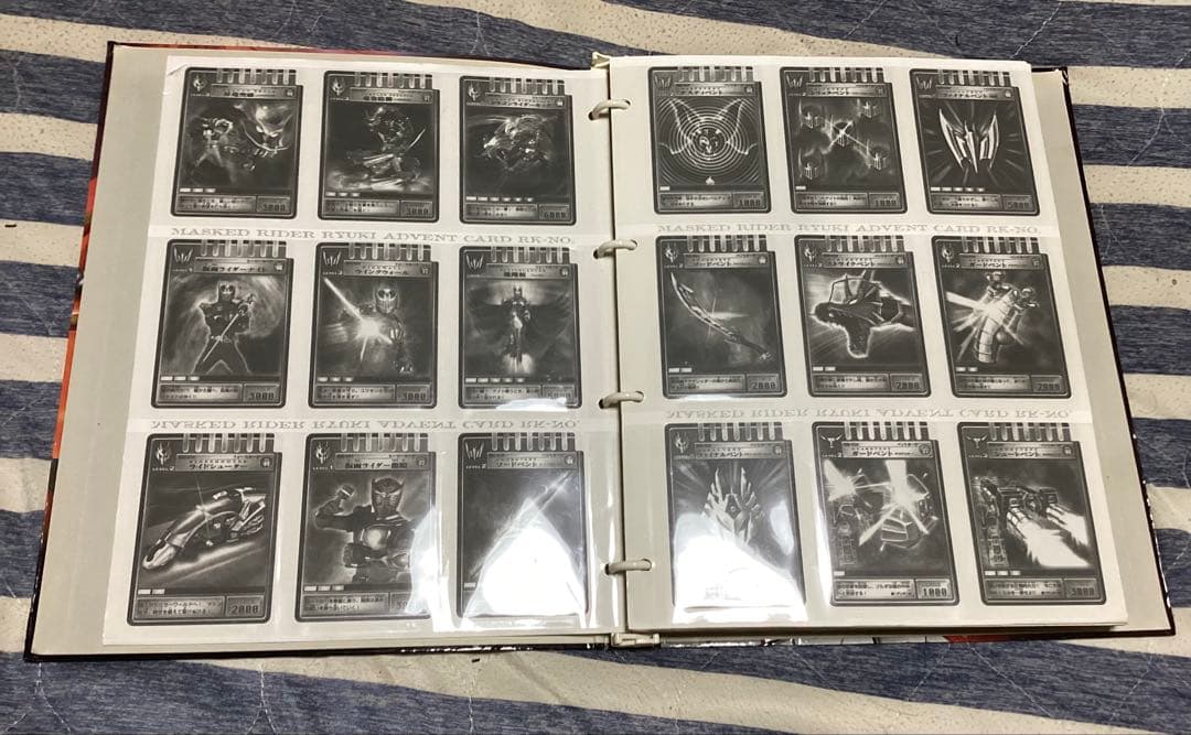 バンダイ 完全カードファイル 仮面ライダー龍騎　アドベントカード
