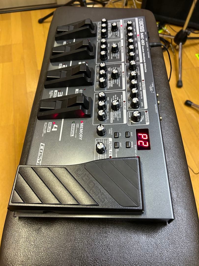 じゅんにつき他者購入不可！ BOSSマルチエフェクターME80一式セット！