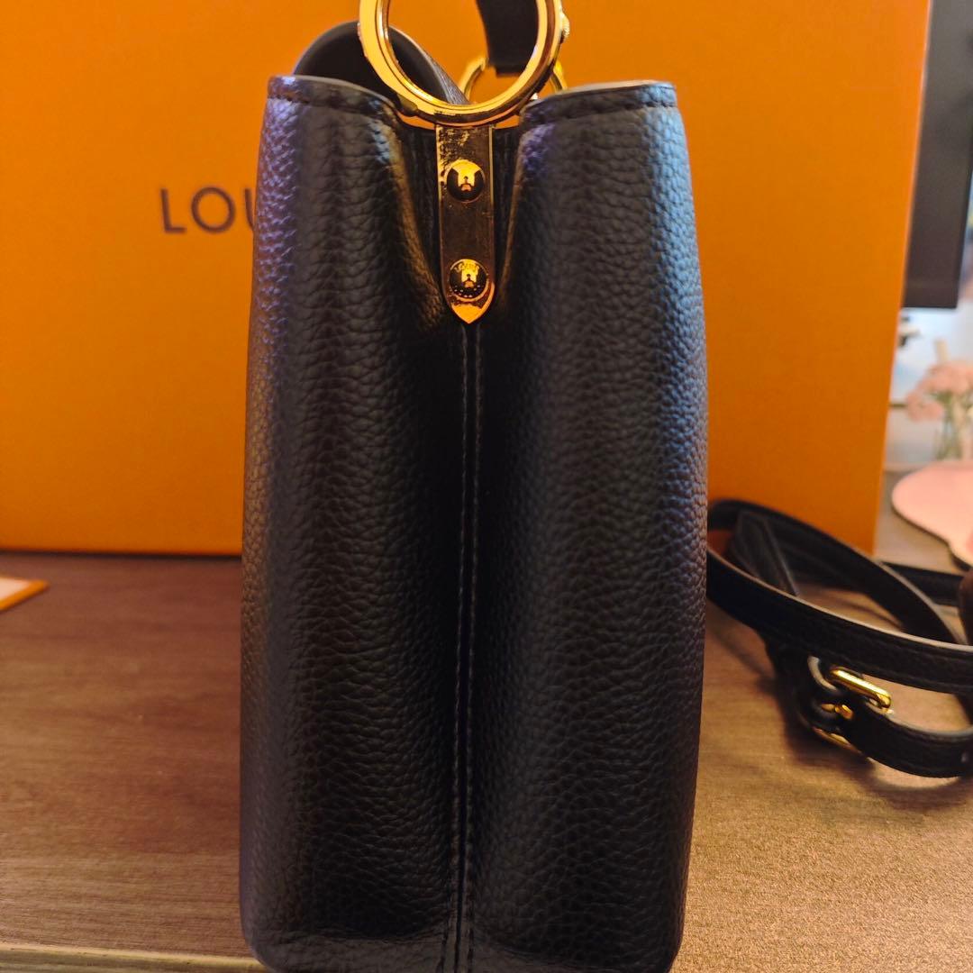 【実写画像】ブラックハンドバッグ