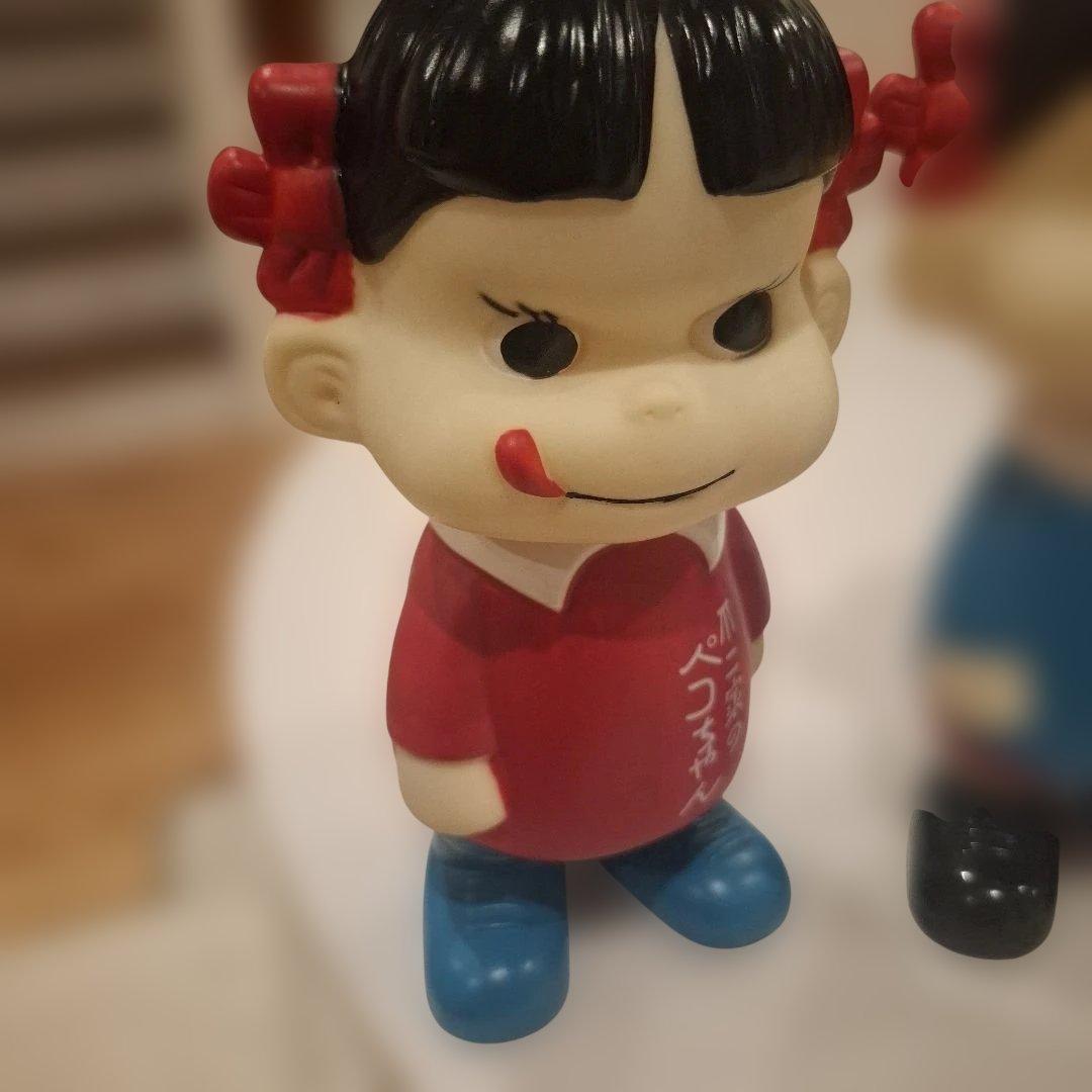 最安値！お得ペコちゃん 貯金箱 フィギュア　　　　2体セット 赤 青