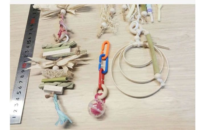 v99　自然素材　ハミハミ吊り下げおもちゃ　文鳥　インコ　バードトイ　バルサ