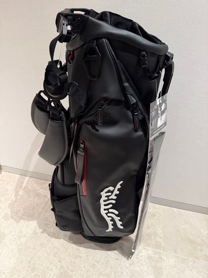 タイガー・ウッズ新ブランド「Sun Day Red」キャディバッグ