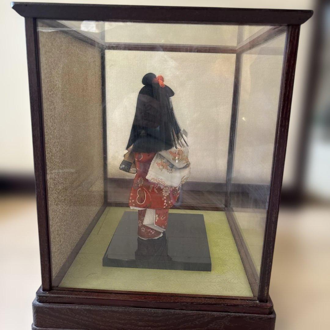 【大橋弌峰】 伝統的な日本人形 赤い着物 ガラスケース付き