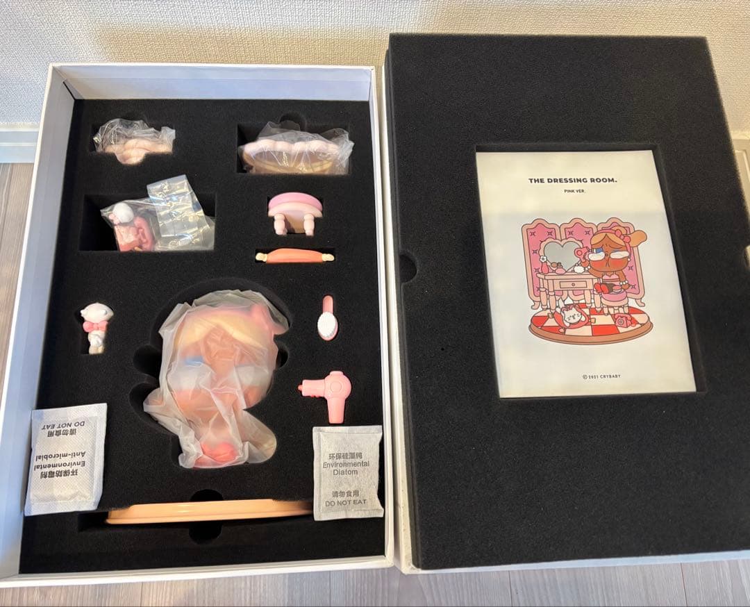 K*N様 POPMART crybaby THE DRESSING ROOM