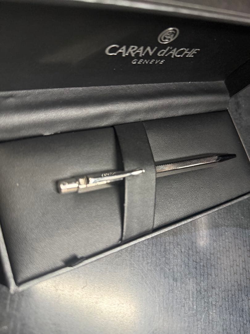 CARAN d'ACHEボールペンエクリドール専用ケース付き
