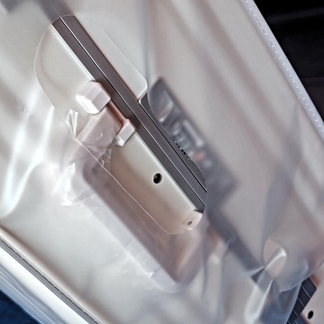 【未使用・送料込み】キャリーケース 機内持ち込み可 TSAロック 大容量 白 M