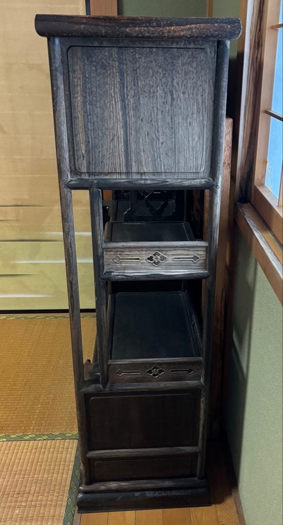 木製彫刻装飾付き4段棚　アンティーク家具