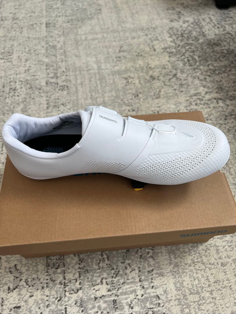 Ye　美品　SHIMANO RC5 ホワイト 41サイズ