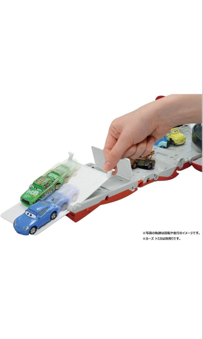 カーズ トミカ　トルネードシューターに変身！マックィーン