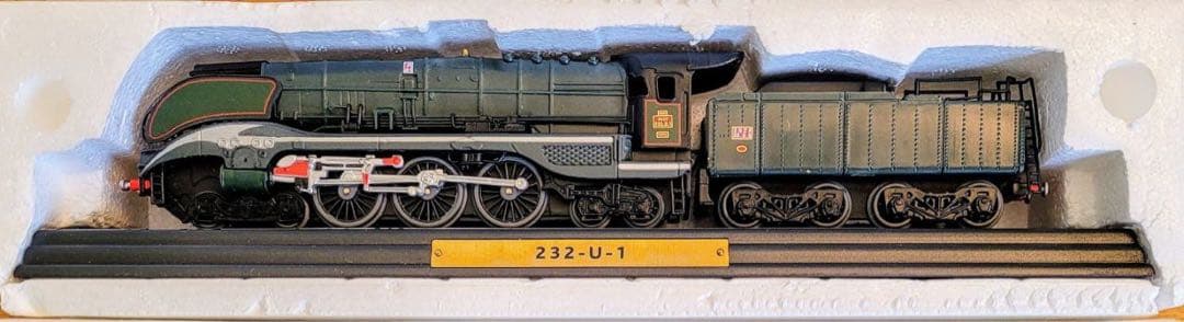 HOゲージ 蒸気機関車　スタティック（モーターなし）新品 ディスプレイレール付き