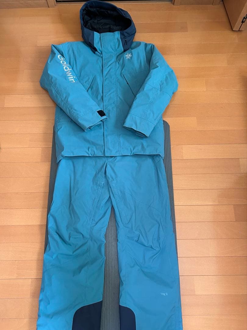 Goldwin スキーウェア上M下Ｌ