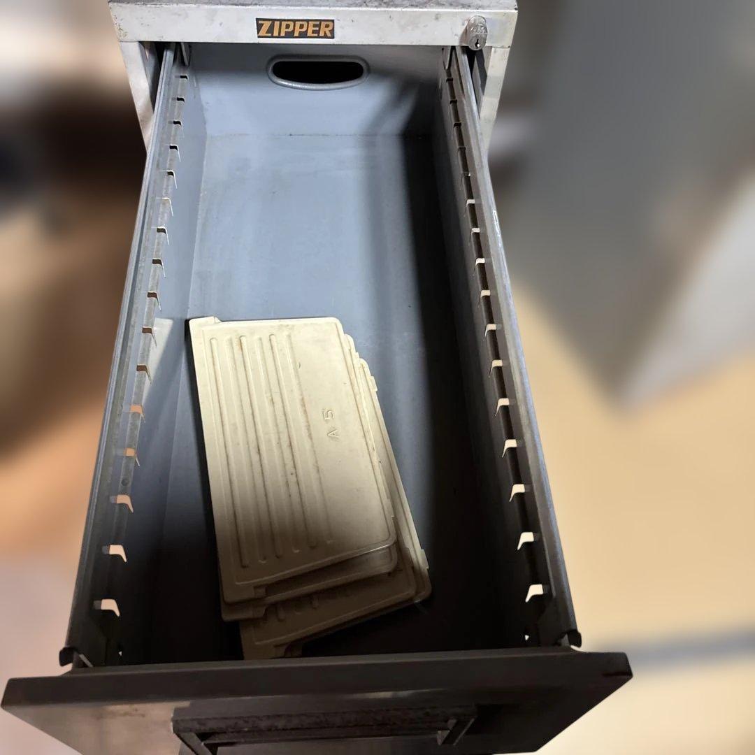 昭和レトロ　ZIPPER キャビネット 3段 グレー　鍵無し　時代物