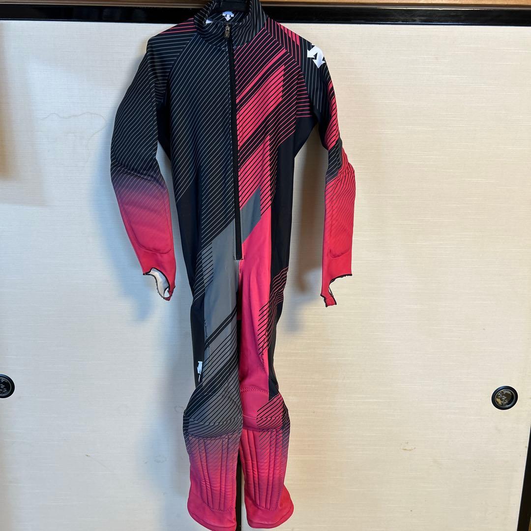 K*4様 最終値下げ　DESCENTE スキーウェア 男性用 ストライプ ブラッ