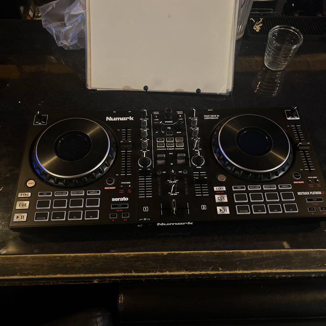 Numark Mixtrack Platinum FX DJコントローラー