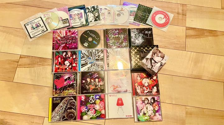 ν[neu]結成〜RED EMOTION全CD。コメントDVD、ライブDVDつき