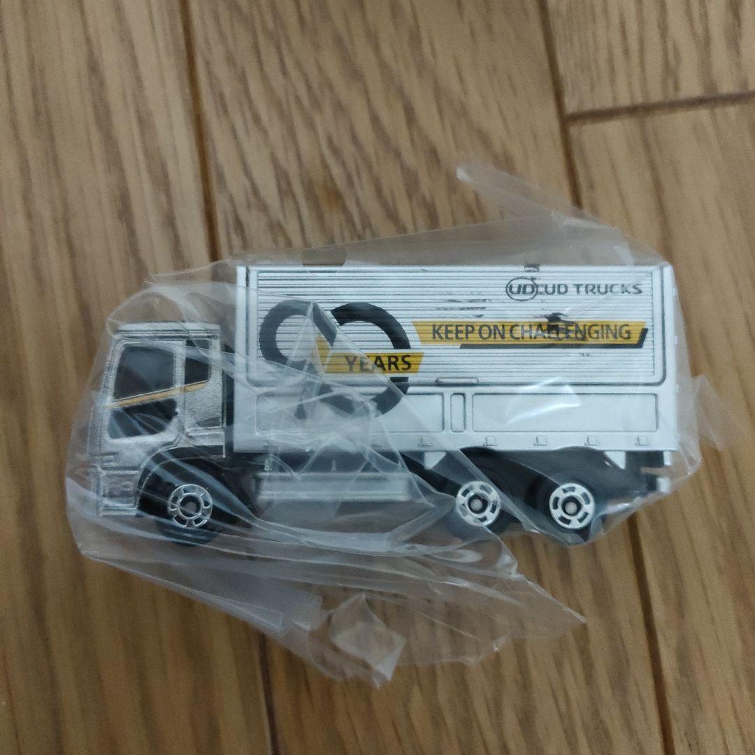 非売品 トミカ クオン Quon UD トラックス 90周年記念 ミニカー