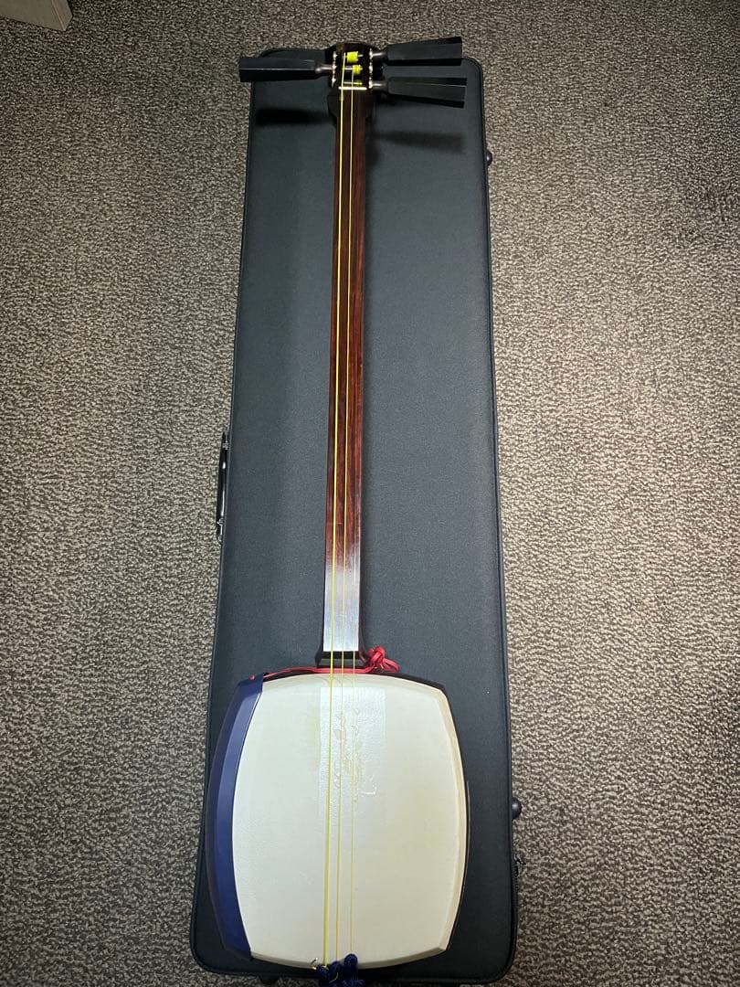 値下げしました。 津軽三味線 紅木 本鼈甲撥 超軽量ケース付き