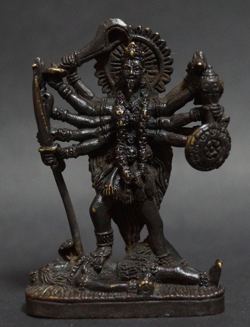 チベット 銅製金工細工『戦いの女神カーリー』 懐中仏 お守り仏 根付緒締玉提げ物