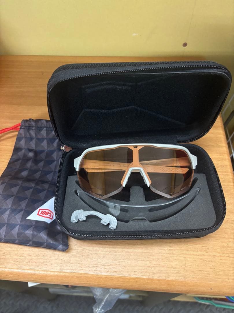 100% スポーツサングラス ケース付き ワンハンドレッド　ロードバイク