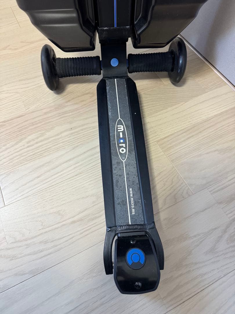 マイクロラゲッジ乗れるスーツケースキックボード マイクロスクーターキャリーケース