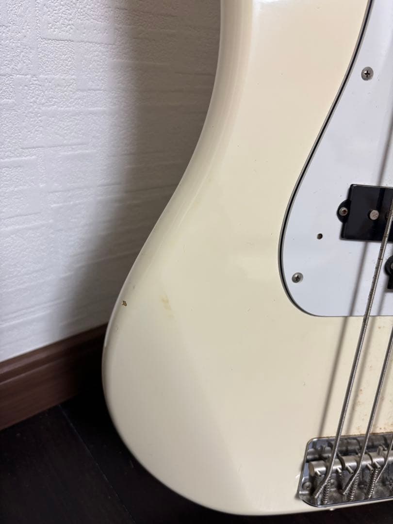 Fender Precision Bass アイボリー