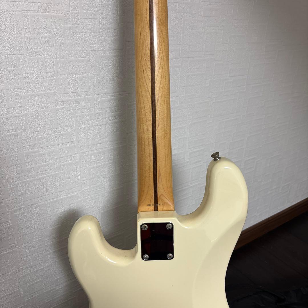 Fender Precision Bass アイボリー
