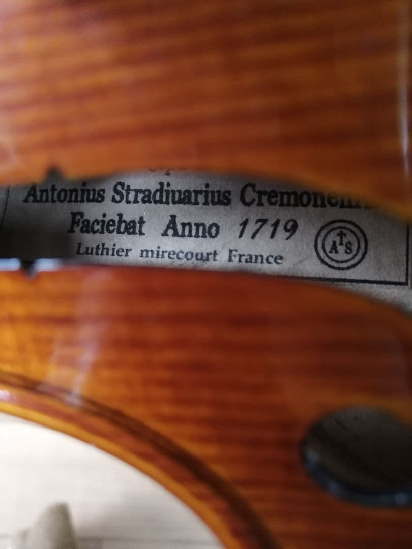 モダンヴァイオリン　(a modern french　violin)