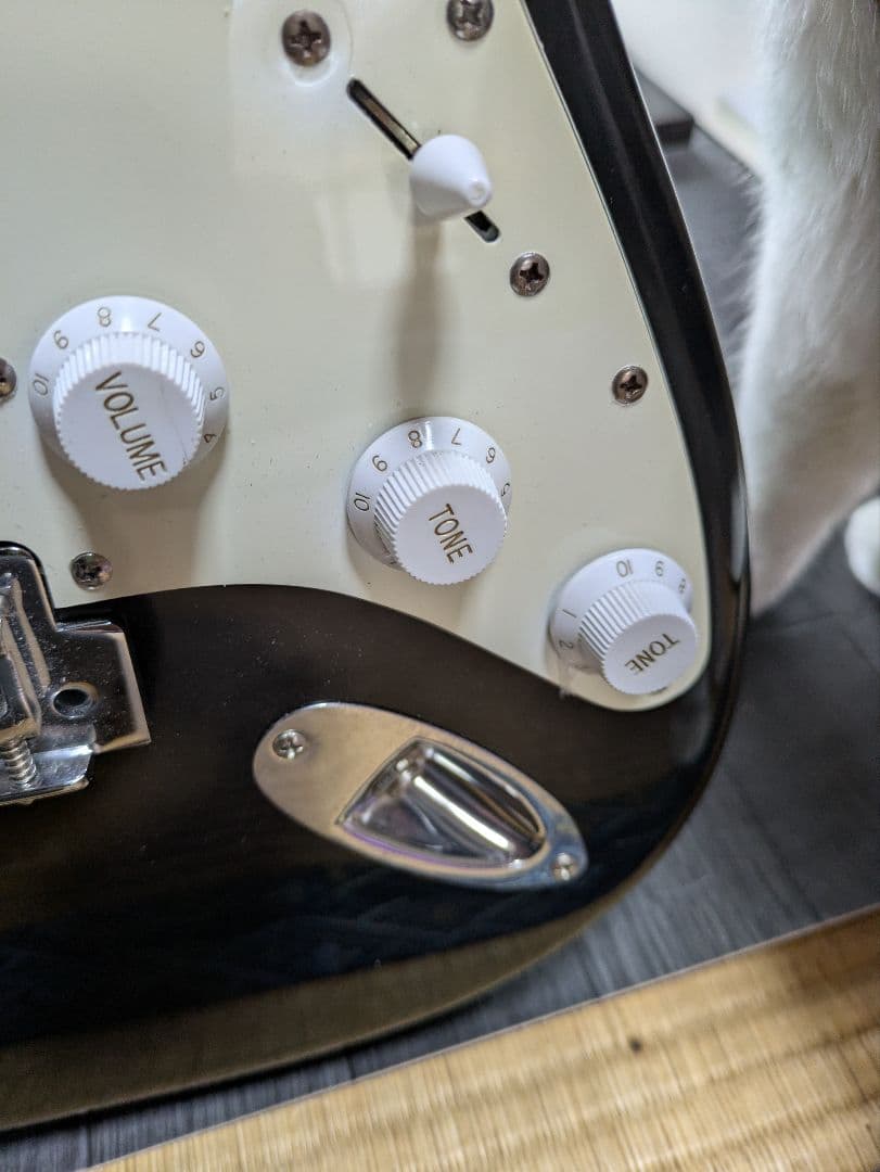 レジェンド　エレキギター　ブラック　ストラトキャスタータイプ