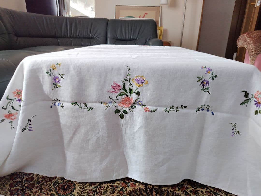 白色地花柄刺繍 テーブルクロスハンドメイドビンテージ