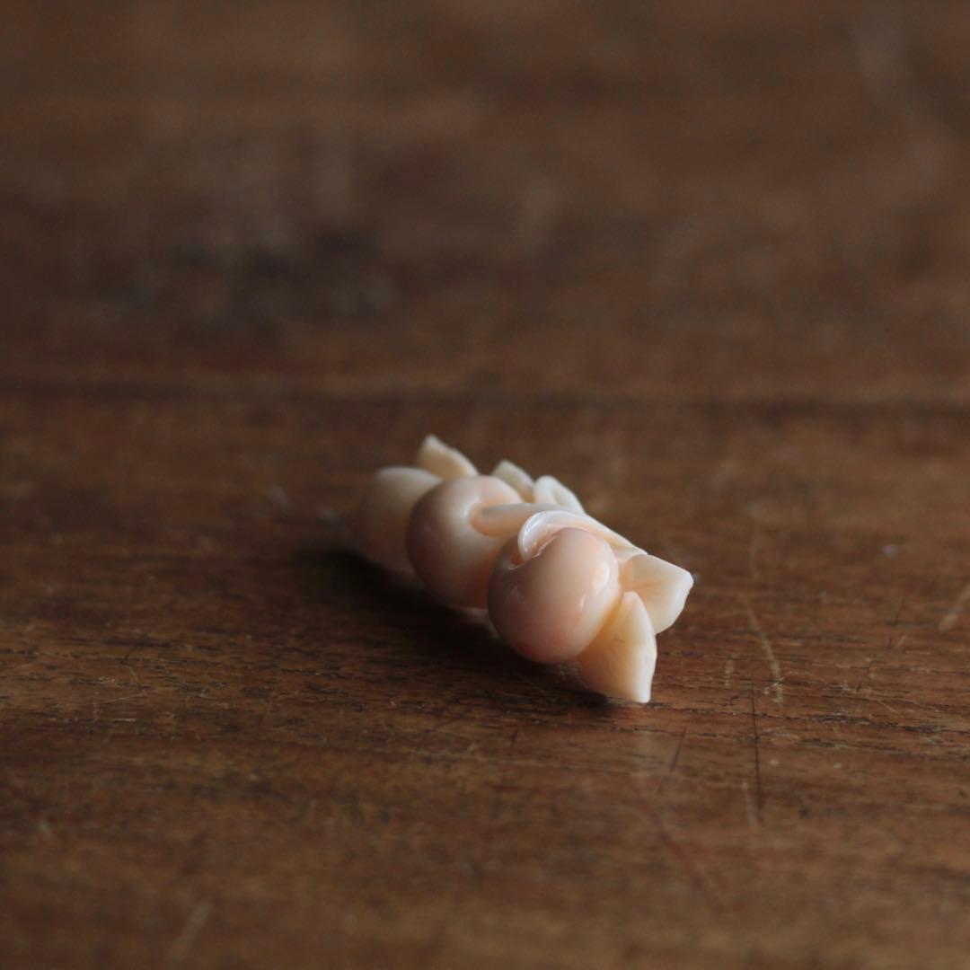 アンティーク 珊瑚 帯留 二分紐用 さくらんぼ 和装小物 アンティーク着物