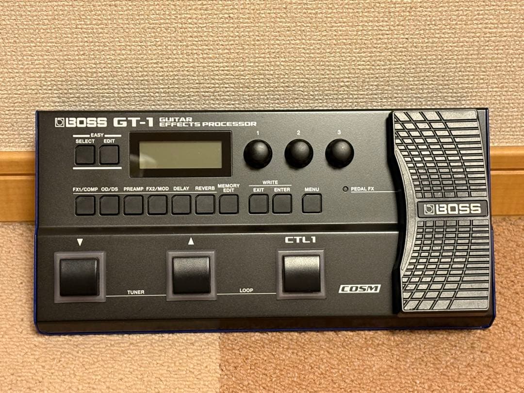 【良品】BOSS GT-1 ギターマルチエフェクター（教則本付）