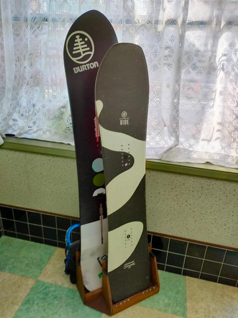 スノーボードディスプレイスタンドラック２本用カラーウィールナット右側用