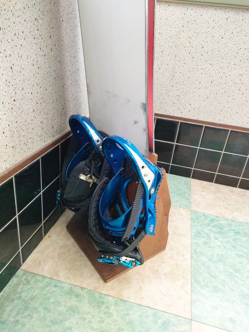 スノーボードディスプレイスタンドラック２本用カラーウィールナット右側用