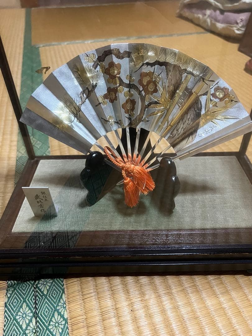 武比古作 銀仕上げ 扇子 展示ケース付き
