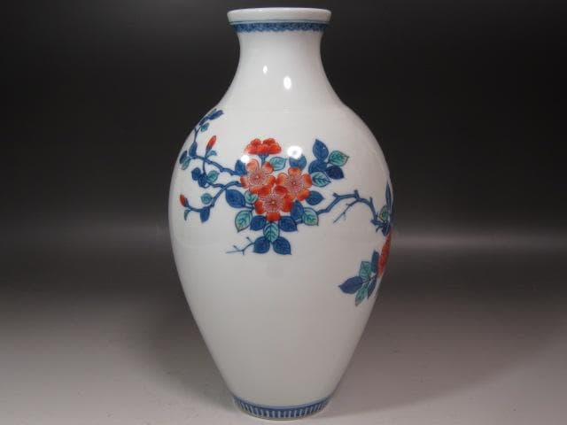 ★　13代　今右衛門　錦花瓶　コントラストの美しい一品です★x385