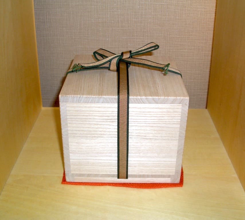 九谷焼　矢口永寿（初代）作　乾山意　梅　無傷　箱合　保証。