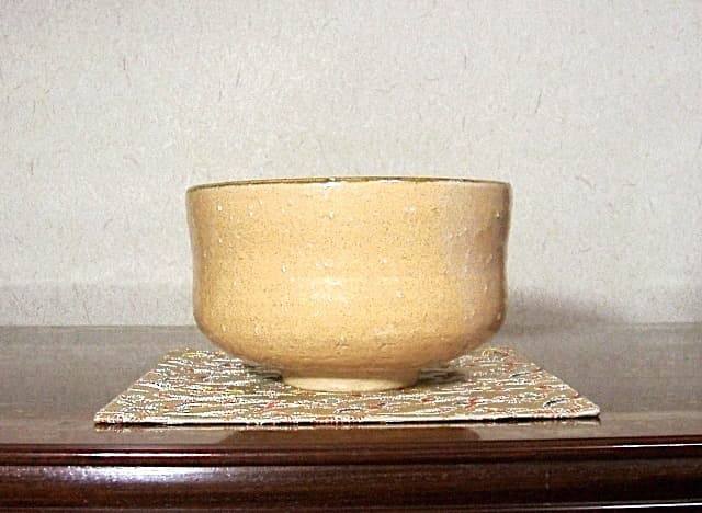 九谷焼　矢口永寿（初代）作　乾山意　梅　無傷　箱合　保証。