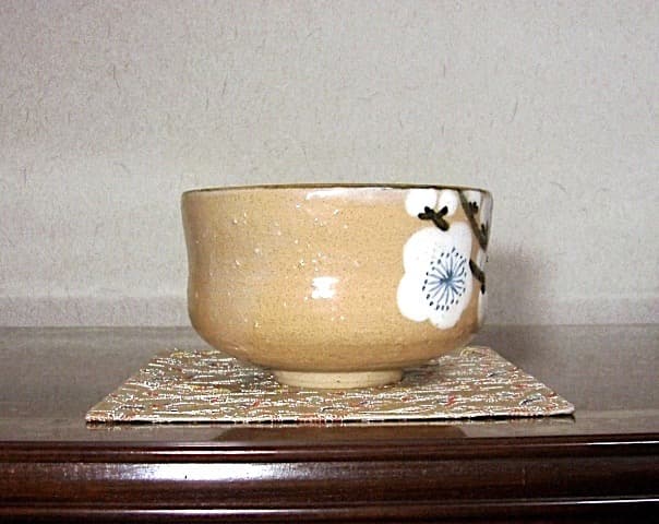 九谷焼　矢口永寿（初代）作　乾山意　梅　無傷　箱合　保証。